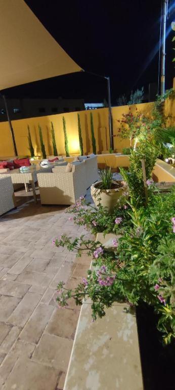 Black Iris Hotel II Madaba Eksteriør bilde
