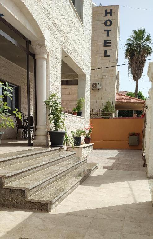 Black Iris Hotel II Madaba Eksteriør bilde