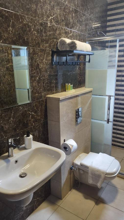 Black Iris Hotel II Madaba Eksteriør bilde