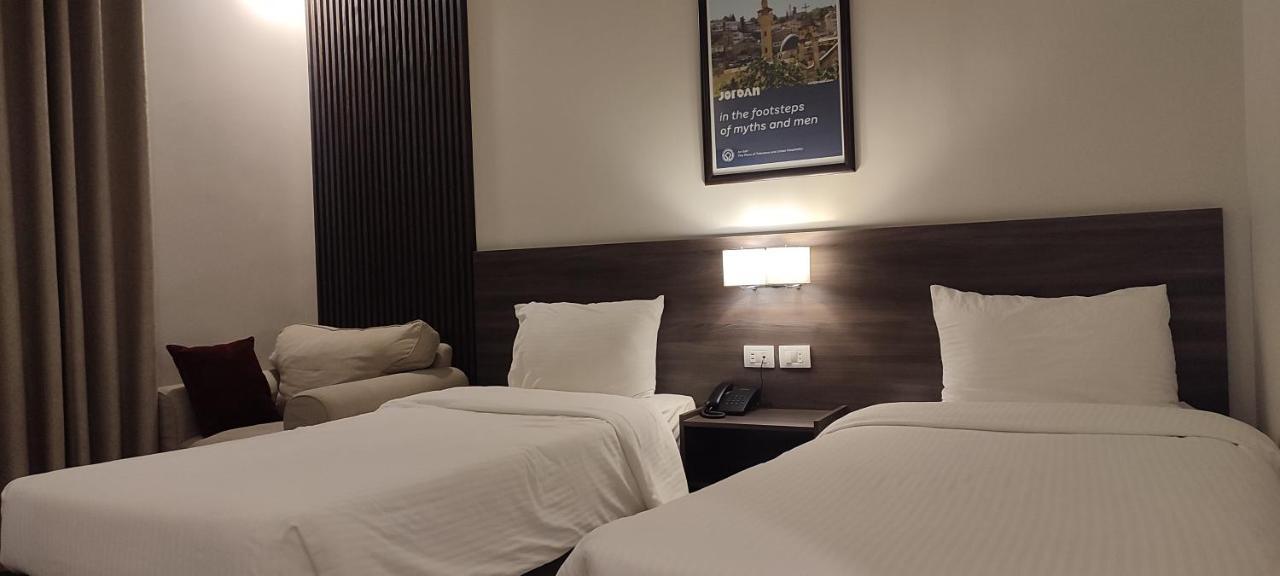 Black Iris Hotel II Madaba Eksteriør bilde