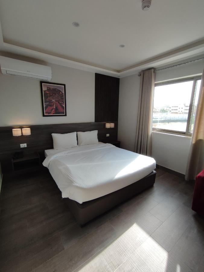 Black Iris Hotel II Madaba Eksteriør bilde