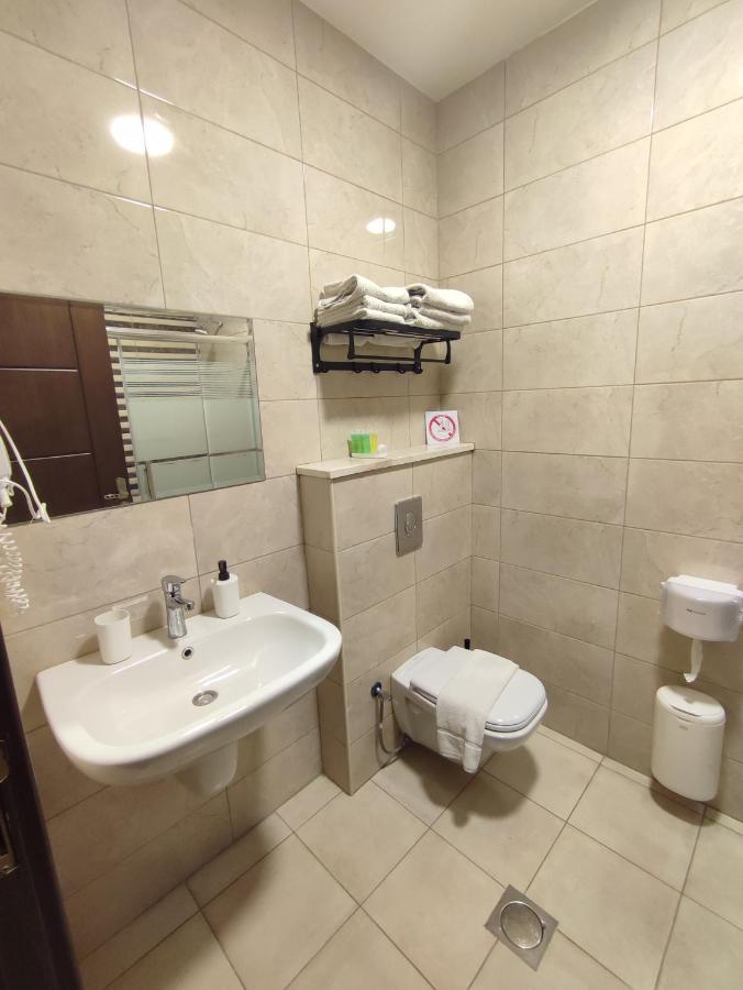 Black Iris Hotel II Madaba Eksteriør bilde