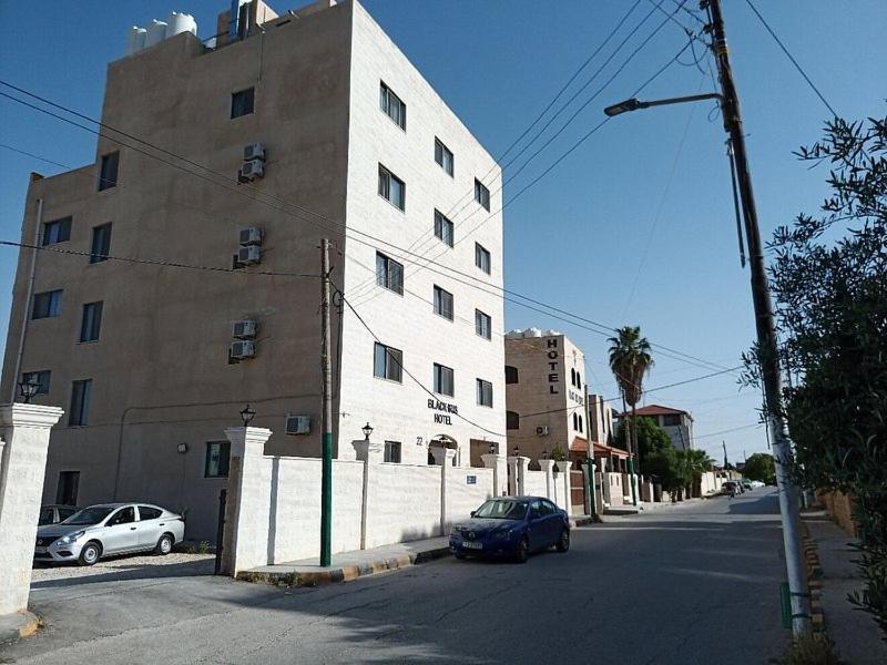 Black Iris Hotel II Madaba Eksteriør bilde
